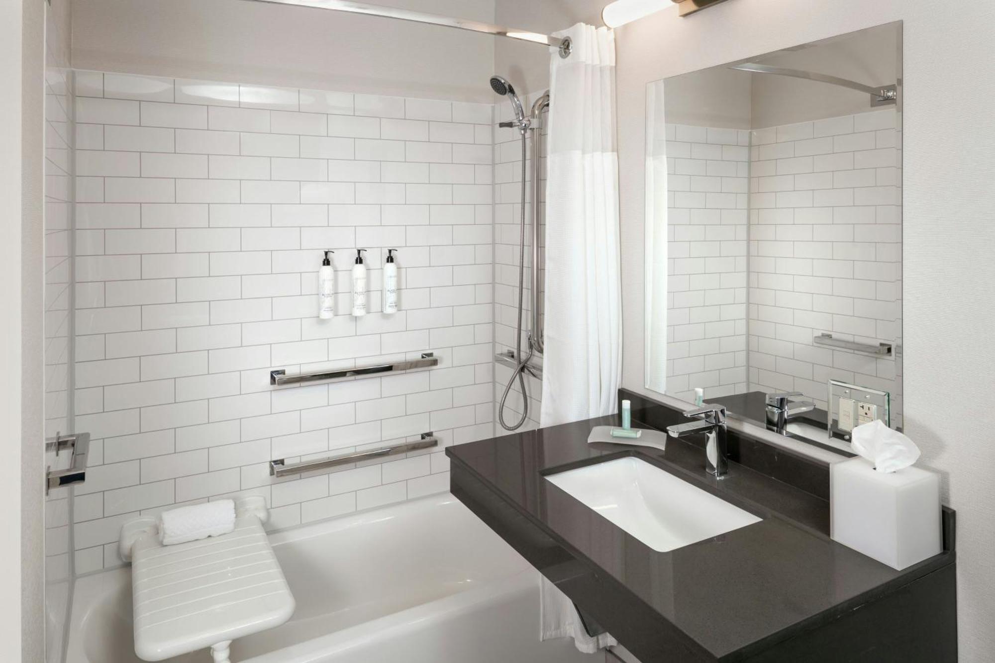 Hotel Fairfield & By Marriott Midtown Anchorage